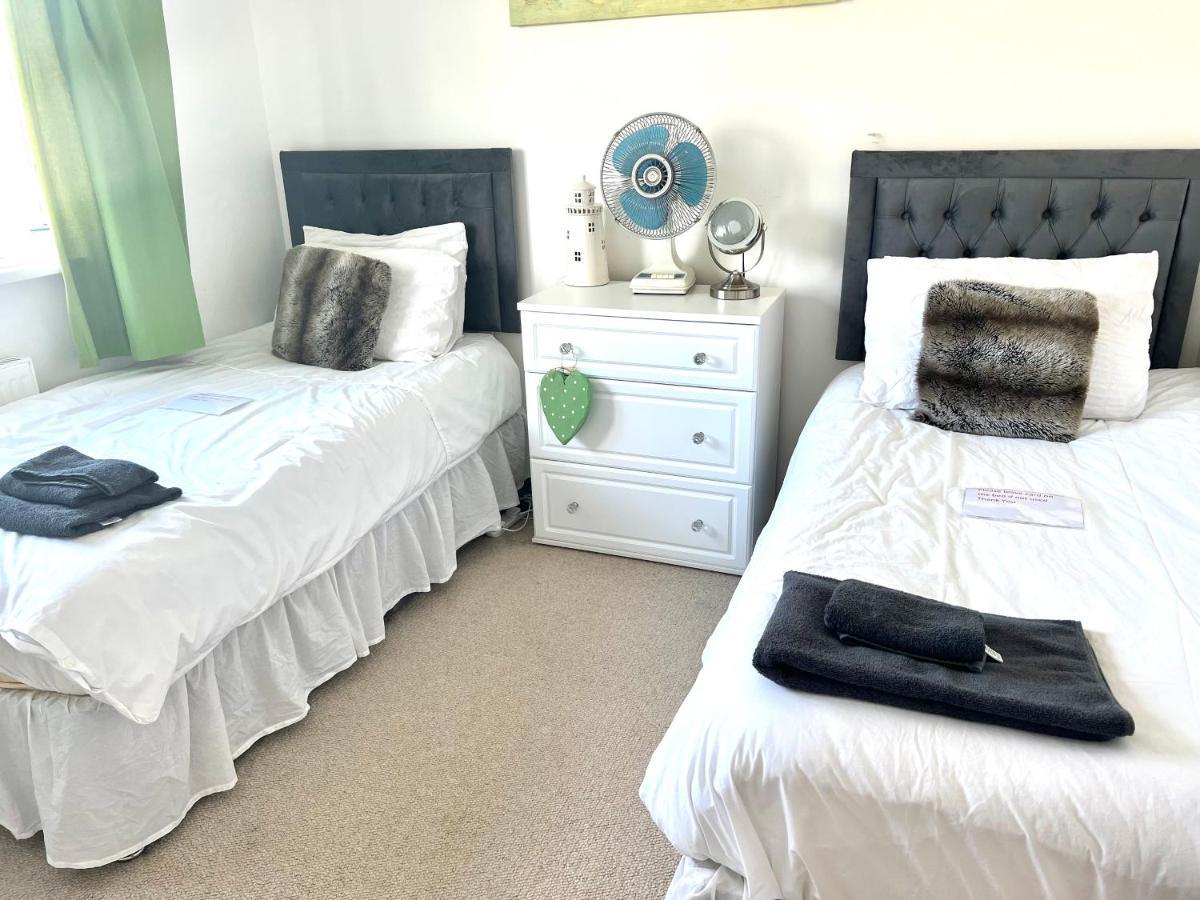 Stunning Beach Front House - Sleeps 6 Pwllheli Zewnętrze zdjęcie