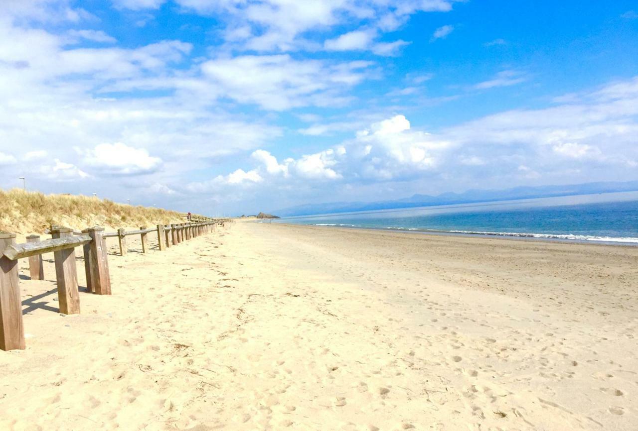 Stunning Beach Front House - Sleeps 6 Pwllheli Zewnętrze zdjęcie